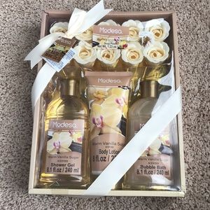 Modesa 13 piece Bath Gift Set